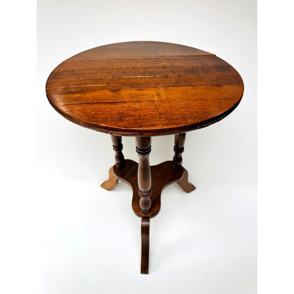 Vintage Early American Round Side Table, Solid Wood Accent Table, Turned Legs